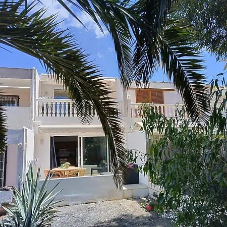 Beach & Botanical Garden En-Suite Apartman *